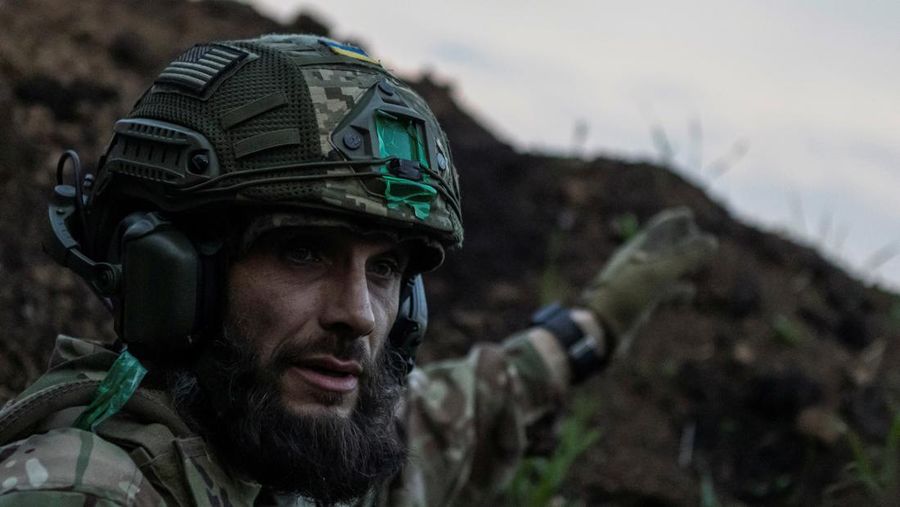 A Ukrainian service member gestures in a trench at a position near the frontline town of Bakhmut, amid Russia's attack on Ukraine, in Donetsk region, Ukraine May 23, 2023. REUTERS/Yevhenii Zavhorodnii