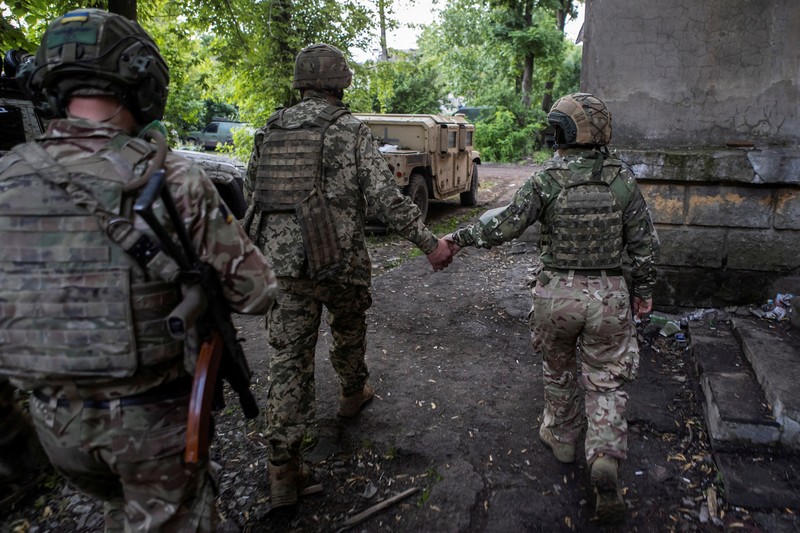 UKRAINE-CRISIS/BAKHMUT-WAGNER Founder of Wagner private mercenary group Yevgeny Prigozhin talks to Wagner fighters in the course of Russia-Ukraine conflict in Bakhmut, Ukraine, in this still image taken from video released May 25, 2023. Press service of