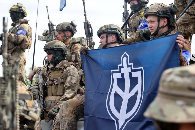 Perwakilan Legiun Kebebasan Rusia dan Korps Sukarelawan Rusia (RDK) mengadakan pengarahan di dekat perbatasan di Ukraina utara. (Future Publishing via Getty Images) Perwakilan Legiun Kebebasan Rusia dan Korps Sukarelawan Rusia (RDK) mengadakan pengarahan di dekat perbatasan di Ukraina utara. (Future Publishing via Getty Images)
