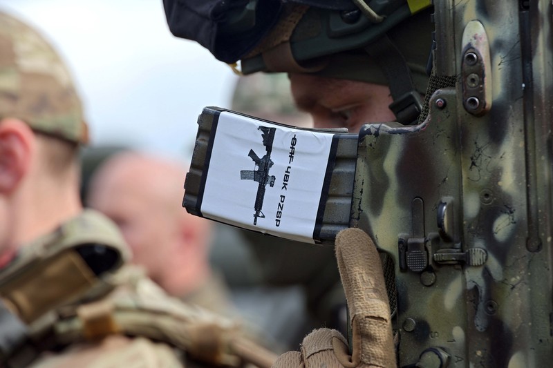 Perwakilan Legiun Kebebasan Rusia dan Korps Sukarelawan Rusia (RDK) mengadakan pengarahan di dekat perbatasan di Ukraina utara. (Future Publishing via Getty Images) Perwakilan Legiun Kebebasan Rusia dan Korps Sukarelawan Rusia (RDK) mengadakan pengarahan di dekat perbatasan di Ukraina utara. (Future Publishing via Getty Images)