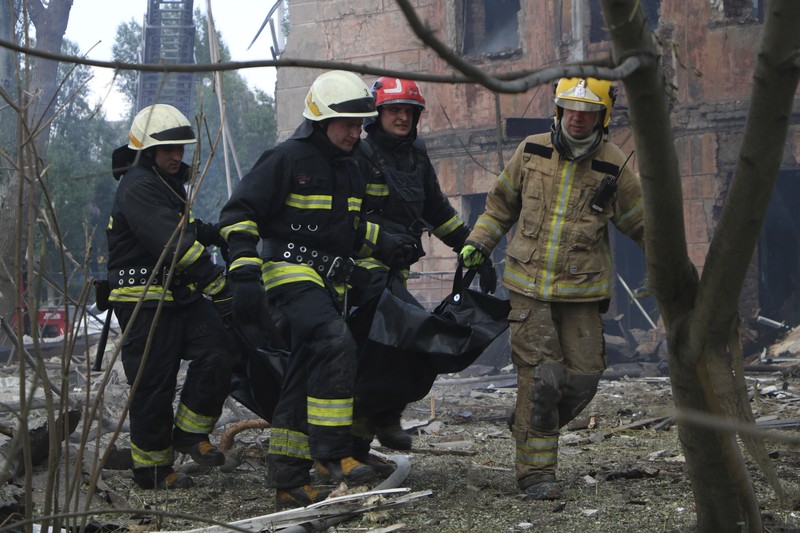 Serangan rudal Rusia kembali melanda wilayah Ukraina, dengan yang terbaru menghantam sebuah klinik yang ada di kota Dnipro, sebelah timur Ukraina. (AP/State Emergency Service of Ukraine) Serangan rudal Rusia kembali melanda wilayah Ukraina, dengan yang terbaru menghantam sebuah klinik yang ada di kota Dnipro, sebelah timur Ukraina. (AP/State Emergency Service of Ukraine)