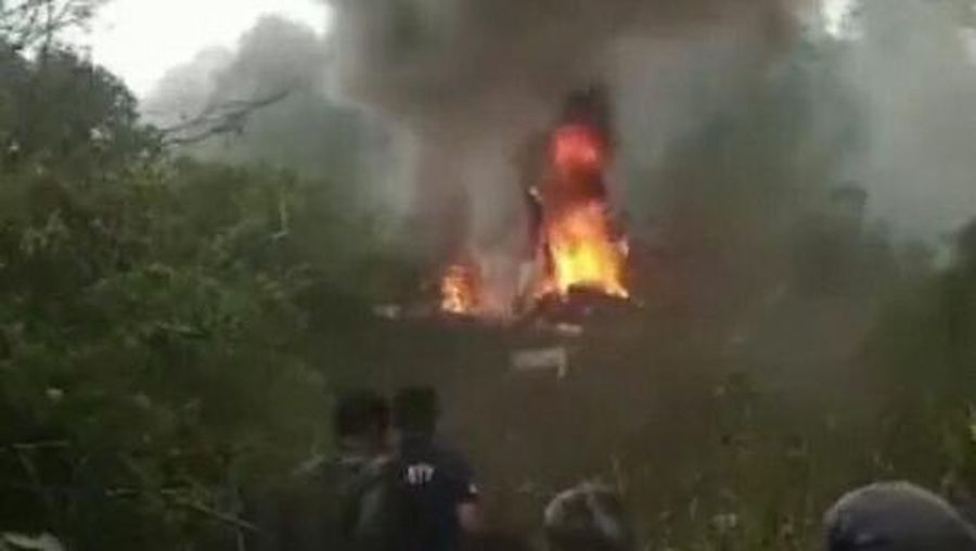 Helikopter latih jatuh di kawasan perkebunan teh Ciwidey, Kabupaten Bandung, Jawa Barat, Minggu (28/5/2023). (Dok: Istimewa)