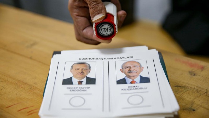 Pilpres Turki putaran kedua digelar hari ini. Putaran kedua ini akan menentukan apakah capres petahana Recep Tayyip Erdogan bisa melanjutkan kekuasaannya.