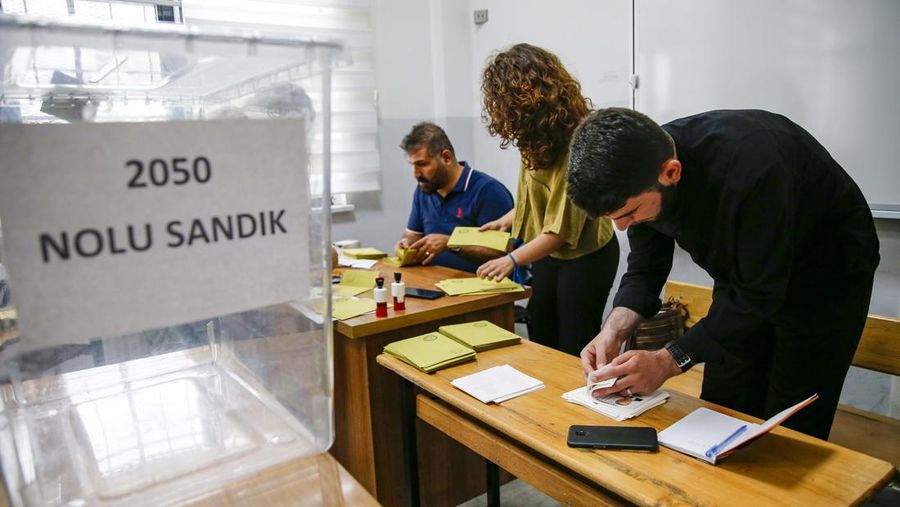 Pilpres Turki putaran kedua digelar hari ini. Putaran kedua ini akan menentukan apakah capres petahana Recep Tayyip Erdogan bisa melanjutkan kekuasaannya.