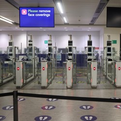 Bandara London Ditutup, Ratusan Penumpang & Ribuan Penerbangan Kena