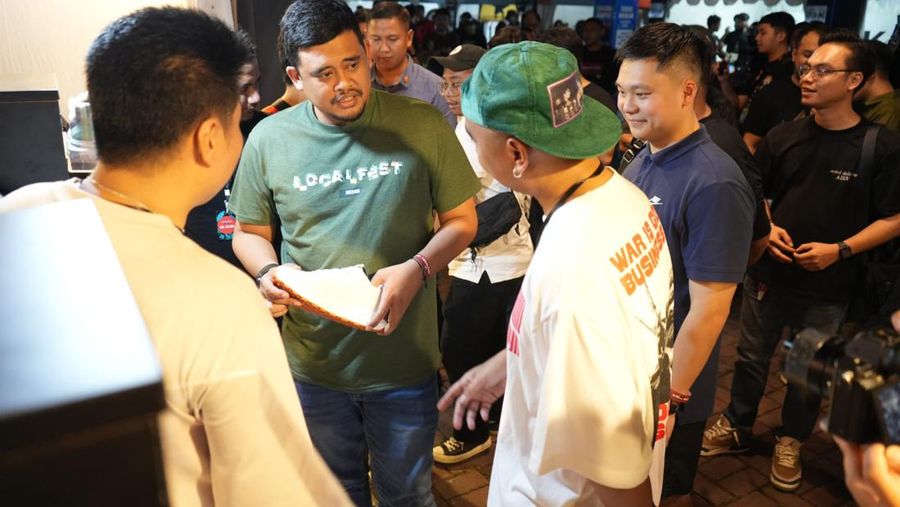 Wali Kota Medan Bobby Nasution menyambangi event Localfest 2023 di Lapangan Benteng Medan, Sabtu (27/5).