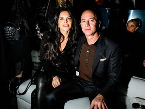 Bersiap Jadi Istri Jeff Bezos, Lauren Sanchez Bawa Gelas Kopi Rp 95 Juta