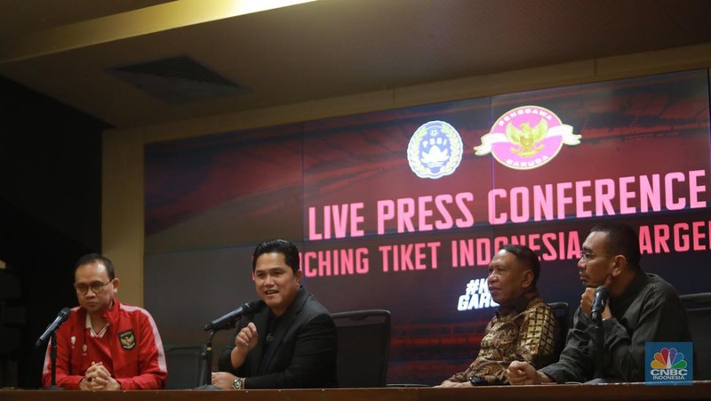 Ketua Umum PSSI Erick Thohir dalam Press Conference terkait Tiket FMD Indonesia Vs Argentina. (CNBC Indonesia/Muhammad Sabki)