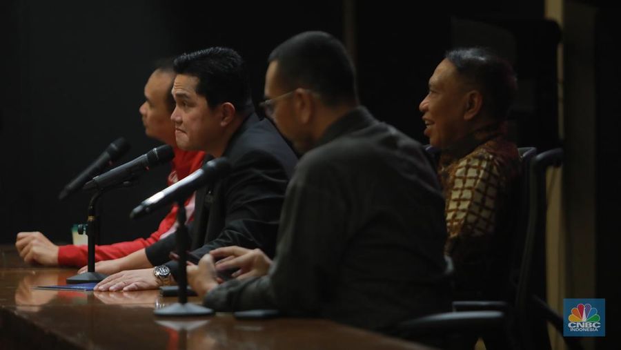 Ketua Umum PSSI Erick Thohir dalam Press Conference terkait Tiket FMD Indonesia Vs Argentina. (CNBC Indonesia/Muhammad Sabki)