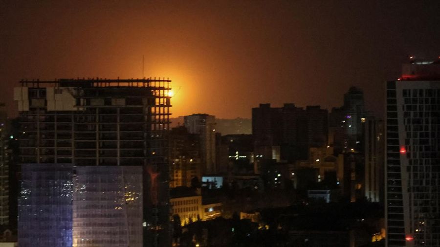 Kondisimkota pasca serangan pesawat tanpa awak milik Russia di Kota Kyiv, Ukraina, Minggu (28/5/2023) wajtu setempat. (REUTERS)
