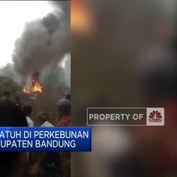 Video: Pesawat Latih Jatuh di Ciwidey, Korban Dilarikan ke RS