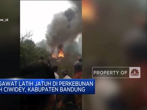 Video: Pesawat Latih Jatuh di Ciwidey, Korban Dilarikan ke RS