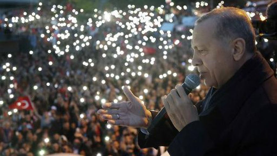 This handout photograph taken and released by the Turkish Presidency Press Office on May 28, 2023 shows Turkish President Recep Tayyip Erdogan addressing supporters gathered outside his residence following his victory in Turkish presidential election at Kisikli district in Istanbul. The head of Turkey's election commission on May 28, 2023 declared President Recep Tayyip Erdogan the winner of a historic runoff vote that will extend his 20-year rule until 2028. (Photo by MURAT CETIN MUHURDAR / TURKISH PRESIDENTIAL PRESS SERVICE / AFP)