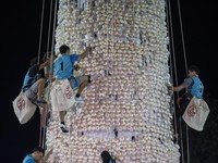 Potret Menara Bakpao Keberuntungan Setinggi 14 M di Hong Kong