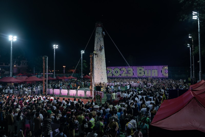 Warga meramaikan festival Bakpao di pulau Cheung Chau, Hong Kong. (Getty Images/Anthony Kwan)
