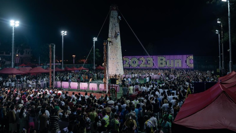 Warga meramaikan festival Bakpao di pulau Cheung Chau, Hong Kong. (Getty Images/Anthony Kwan)