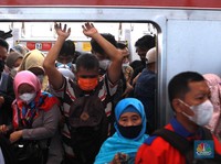 Saking Padatnya Penumpang KRL, Prabowo Perintahkan Kebut Tambah Armada