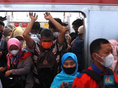Saking Padatnya Penumpang KRL, Prabowo Perintahkan Kebut Tambah Armada