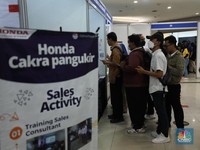 Penampakan Anak Muda Padati Plaza Semanggi demi Dapat Kerja