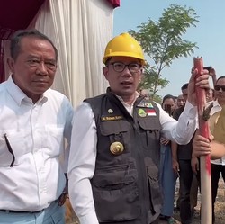Gebrakan Baru Ridwan Kamil: Bikin Jalan Tol Truk Tambang!