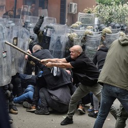 Detik-Detik Tentara NATO Diserang di Kosovo, Awas Perang!