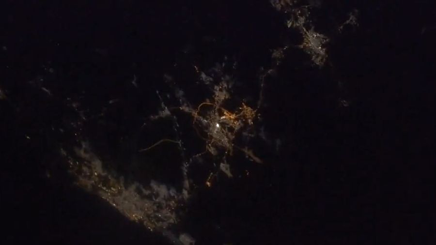 Astronaut wanita asal Arab Saudi membagikan video pemandangan Makkah dari luar angkasa di Twitter.
