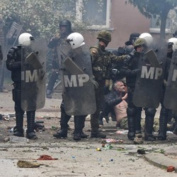 Awas Perang! Tentara Diserang, NATO Tambah Pasukan ke Kosovo
