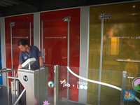 Tren Baru Warga Jakarta, Intip WC Tembus Pandang di Sudirman
