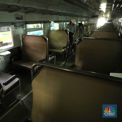 Kursi Tegak Kereta Ekonomi Berubah Wujud, Harga Tiket Naik?