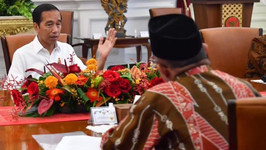 Presiden Joko Widodo mengadakan rapat terbatas mengenai permasalahan tindak pidana perdagangan orang (TPPO) di Istana Merdeka. (Instagram @jokowi)