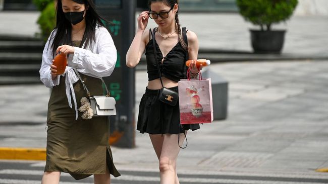 Warga China Was-Was, Salah Pakai Baju Bisa Dipenjara