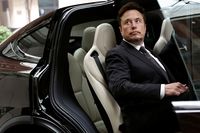 Modus Elon Musk Pikat Pacar, Naik Tesla Lepas Tangan