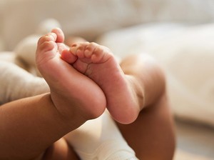 Viral Bayi 24 Hari Diduga Diberi Telur Mentah oleh Neneknya, Dokter Ungkap Dampaknya
