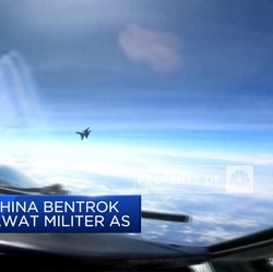 Video: Jet Tempur China Bentrok Dengan Pesawat Militer AS