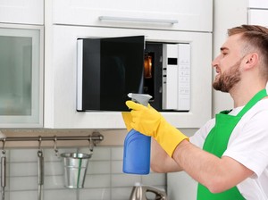 Gampang! Begini Cara Bersihkan Microwave Pakai Cuka Putih