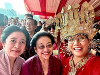 Peringatan Pancasila, Jokowi hingga Megawati Pakai Baju Adat