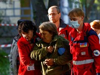 Tangis Pilu Keluarga Korban Serangan Udara Rusia di Kyiv