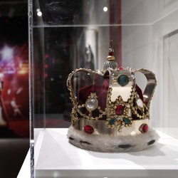Fans Queen Merapat, Barang Unik Freedy Mercury Ini Dilelang
