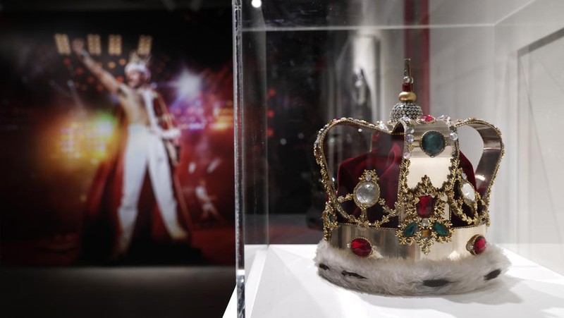 NEW YORK, NEW YORK - JUNE 01: A view of the sign and the MTV Music Award Moonman for Best Video from a Film from 1992 are seen at Sotheby's unveils Freddie Mercury's handwritten working lyrics at Sotheby's on June 01, 2023 in New York City. (Photo by John Lamparski/Getty Images)