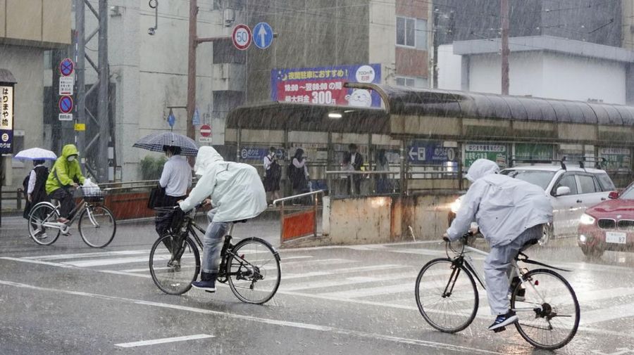 Pedestrians holding umbrellas make their way in the heavy rain in Tokyo, Japan, June 2, 2023. REUTERS/Kim Kyung-Hoon