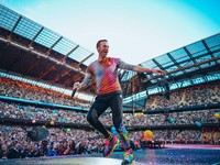 Gini Cara Nonton Coldplay & RI-Argentina Tanpa Jadi Miskin
