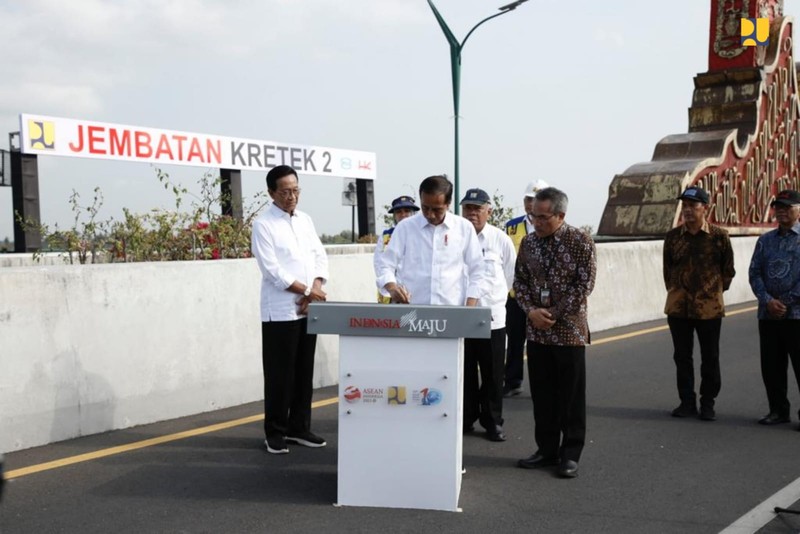 Menteri Basuki Dampingi Presiden Jokowi Resmikan Jembatan Kretek 2, Dinanti Masyarakat Untuk Tingkatkan Wisata Parangtritis. (PUPR)