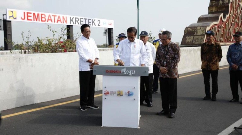 Menteri Basuki Dampingi Presiden Jokowi Resmikan Jembatan Kretek 2, Dinanti Masyarakat Untuk Tingkatkan Wisata Parangtritis. (PUPR)