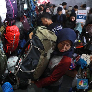 Lebarannya Anak Outdoor, Petualang Berburu Diskon di Senayan