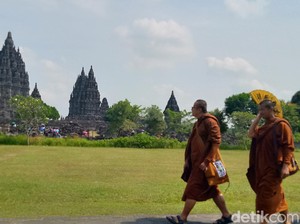 Menyambut Waisak Tahun 2024, Bhikkhu Thudong ke Candi Borobudur