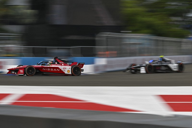 Pembalap Jerman Pascal Wehrlein menjadi juara Race pertama i seri ke-10 balapan Formula E di Jakarta International e-Prix Circuit di Jakarta, Sabtu (3/6/2023). Pembalap Jerman Pascal Wehrlein menjadi juara Race pertama i seri ke-10 balapan Formula E di Jakarta International e-Prix Circuit di Jakarta, Sabtu (3/6/2023). (BAY ISMOYO/AFP via Getty Images)