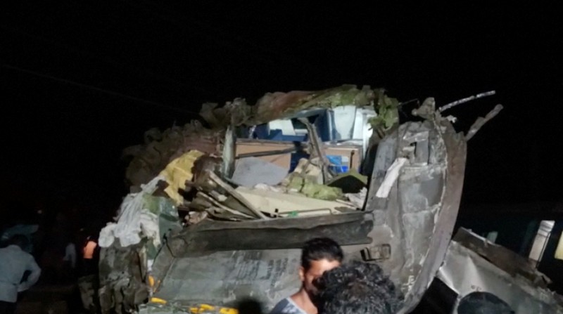 Suasana usai terjadi kecelakaan kereta yang tergelincir di distrik Balasore,India. (Press Trust of India via AP)) Suasana usai terjadi kecelakaan kereta yang tergelincir di distrik Balasore,India. (Press Trust of India via AP))
