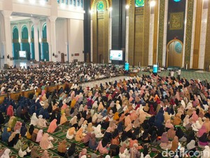 7 Adab Bermajelis bagi Kaum Muslimin Beserta Doanya