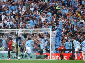 Man City Ajari MU Cara Main Bola