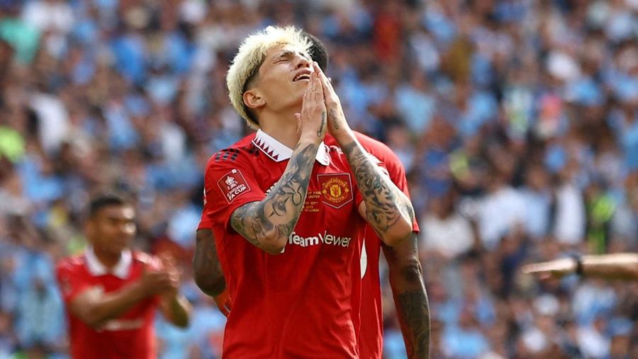 Ekspresi Alejandro Garnacho saat laga final Piala FA melawan Manchester CIty. (Action Images via Reuters/Paul Childs)